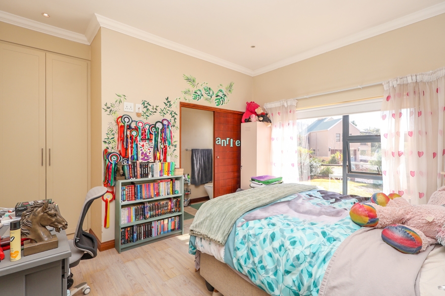 To Let 4 Bedroom Property for Rent in The Coves North West